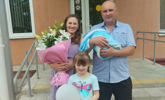 Пусть оберегает тебя Пресвятая Дева Мария, сынок!