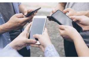 Превращают телефон в «кирпич»