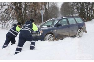 ГАИ работатет по спецплану «Погода» и предупреждает водителей