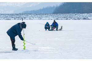 Безопасность во время зимней рыбалки!