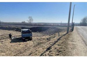 В Молодечно рабочие предприятия угнали служебный грузовик и попали в ДТП