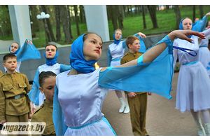 И превратились в белых журавлей…