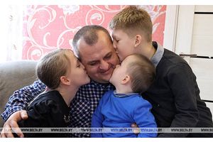 Лукашенко: День отца подчеркивает особую роль мужчин в укреплении традиционной белорусской семьи
