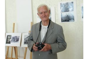 Жизнь города на черно-белых фото: в Молодечно открылась выставка Александра Сологуба