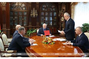 Лукашенко обозначил задачи и отметил уникальность кадровых решений по министрам ЖКХ и Минтранса