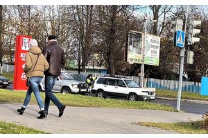В Молодечно сотрудники ГАИ выручили женщину – ее «Субару» заглохла на оживленном перекрестке