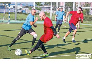 Свисток. Мяч в игре