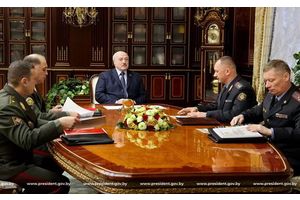 Потерпеть или быстро принимать решения? Лукашенко принял руководство МВД с докладом