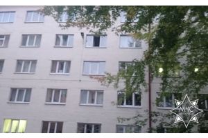 Загорание и задымление ликвидировали спасатели в общежитии в Молодечно