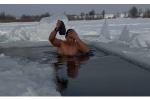 Как правильно окунаться зимой