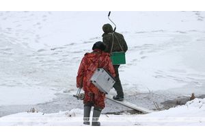 Спасатели напомнили рыбакам правила поведения на льду