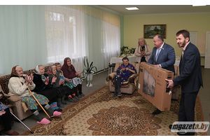 Да пажылых людзей -- з падарункамі