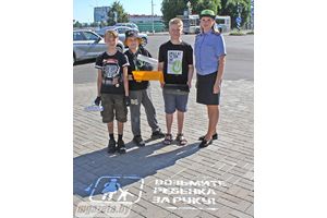 Профилактические граффити у пешеходных переходов