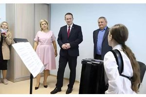 «Рад видеть счастливые глаза ребят». Турчин посетил Столбцовскую школу искусств в новом здании