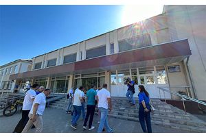 Виктор Лукашенко, Александр Турчин и Сергей Ковальчук побывали в детско-юношеской школе номер 1