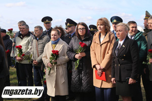 Митинг-реквием возле деревни Лешно прошел накануне 40-летия чернобыльской трагедии
