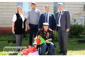 Труженика тыла Кондрата Космача поздравили в Березинском