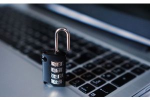 Онлайн-знакомство закончилось вымогательством за «молчание»