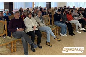 Завершая работу в округе в мае, Денис Ушацкий встретился с коллективом ГУ МОК СДЮШОР  «Олимпик-2011»