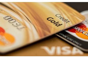 Жительница Молодечненского района расплатилась чужой банковской картой