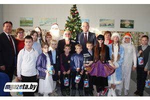 Благотворительная акция «Наши дети» затронула Радошковичи. Прошла она в Центре культуры и отдыха городского поселка