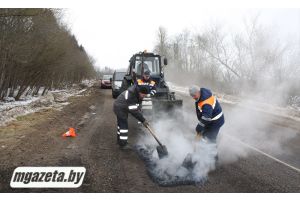 Ямам на дороге не место