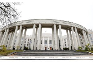 Лукашенко готов максимально содействовать росту оплаты труда ученых, но взамен требует результата