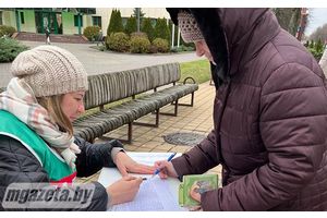 В Молодечно представителями инициативных групп продолжаются пикеты по сбору подписей в поддержку выдвижения кандидатов в Президенты Беларуси в разрешенных для этого местах 