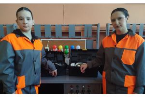 Сила тока в женских руках