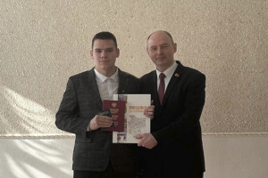 Главный документ вручил председатель облисполкома