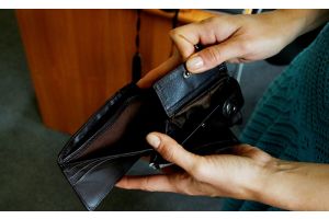 Жительница Молодечно обвиняется в краже 800 рублей из кошелька