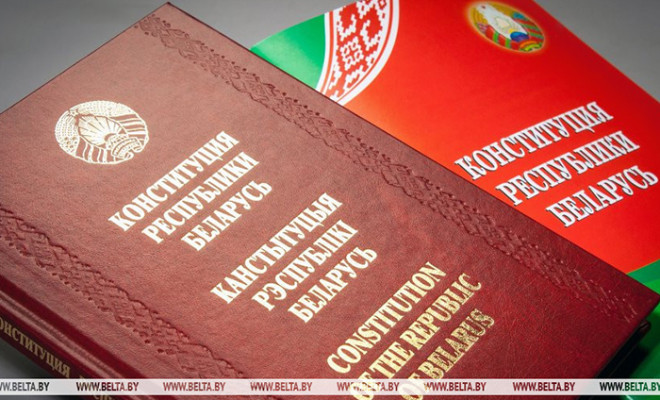 Лукашенко: неуклонное следование Конституции позволяет Беларуси стабильно развиваться и идти вперед