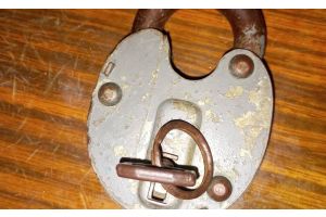 Организовал «праздник» чужим спиртным