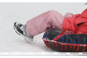 Четверо в реанимации. Более 90 детей обратились в РНПЦ неврологии и нейрохирургии после катания на тюбингах