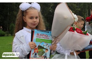 Волнением и радостью наполнен школьный двор