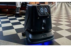 Робота-уборщика с системой ИИ протестировали на вокзале в Бресте