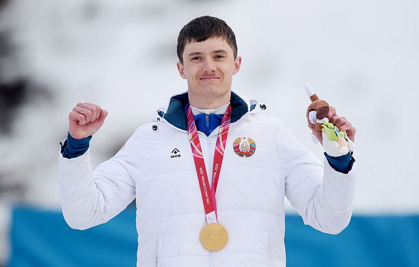 Триумф воли и флага: Роман Свириденко приносит Беларуси первое золото Паралимпиады!