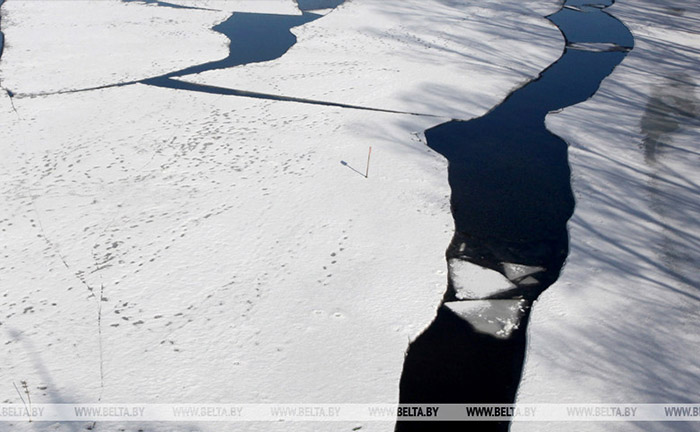 Как понять, что лед опасен, и что делать, если он проломился, рассказали в МЧС