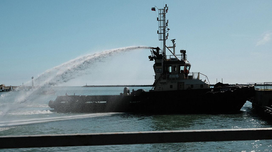 В Туапсе принимают все меры, чтобы не допустить попадания нефтепродуктов в море